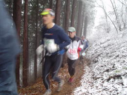 鍋割山から奥の院へ続く尾根道