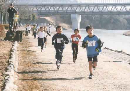 ���t���a�̑����쉈���𑖂�L�b�Y����