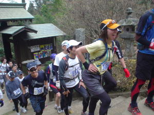 高水山常福院へ到着した選手たち
