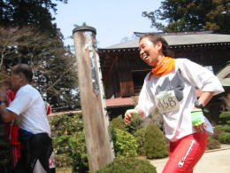 やっと、常福院到着。頑張りました。地元青梅の武田さん