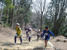 矢倉台に上がる激坂、ここは歩く方がよい。